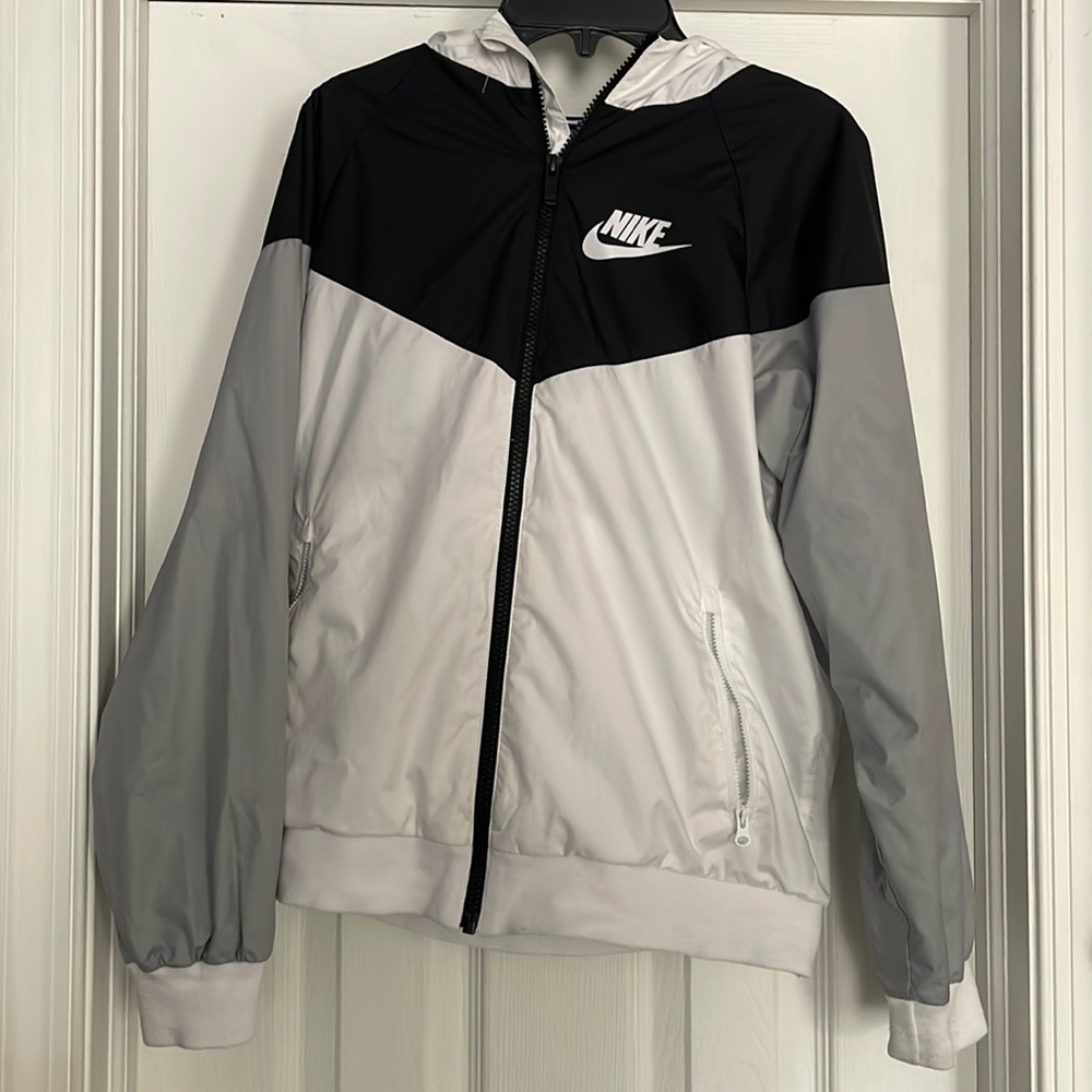 Nike 100% polyester jacket. Boys L